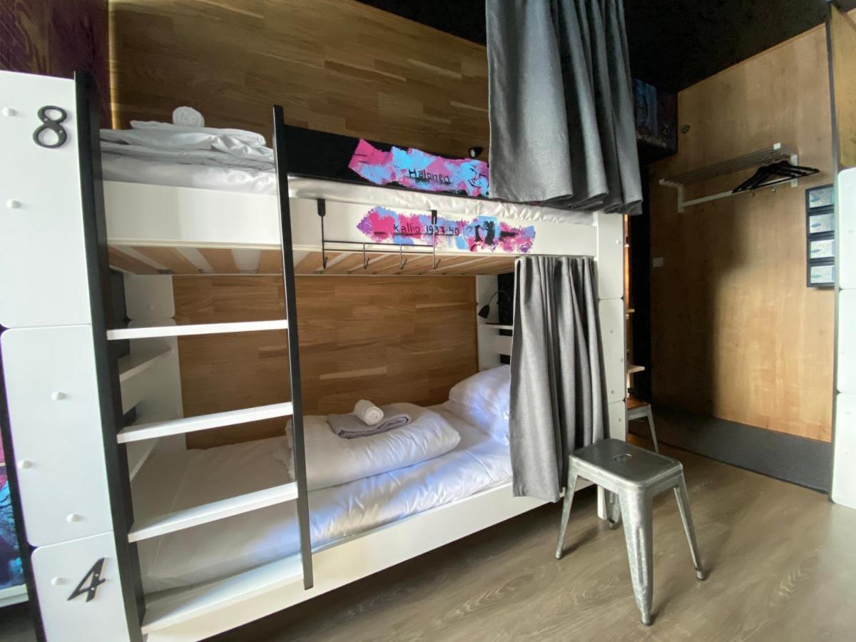 Hostel Time - *